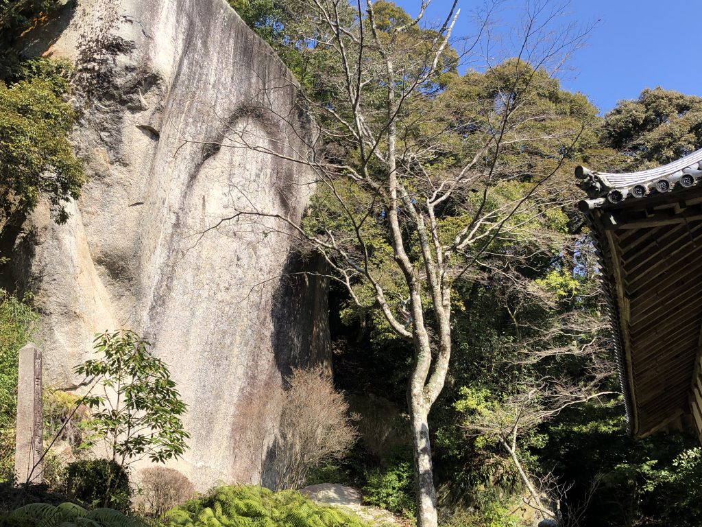 Meet Great Bodhisattvas Carved on Giant Stones in Kasagi Temple!